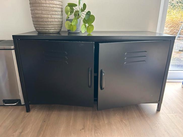Zwarte metalen lockerkast met deurtjes, Huis en Inrichting, Kasten | Lockerkasten, Ophalen