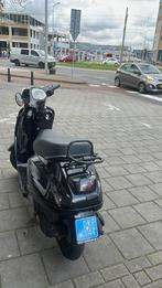 Zwarte scooter - nette staat!, Fietsen en Brommers, Scooters | Overige merken, Ophalen, Maximaal 45 km/u, Zo goed als nieuw, Benzine
