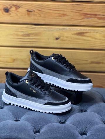 Prada Sneakers - Zwart beschikbaar voor biedingen