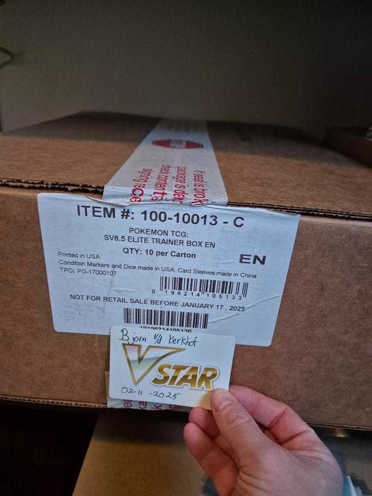 Case Prismatic Evolutions Elite Trainer Box ETB pokemon, Hobby en Vrije tijd, Verzamelkaartspellen | Pokémon, Nieuw, Overige typen