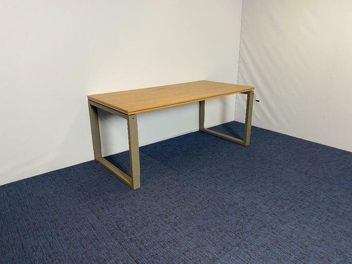 8 x Bureau Ahrend (directie - slinger), bamboe, 180 x 90 cm., Huis en Inrichting, Bureaus, Gebruikt, Bureau, In hoogte verstelbaar