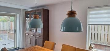 2 blauw/groene hanglampen beschikbaar voor biedingen