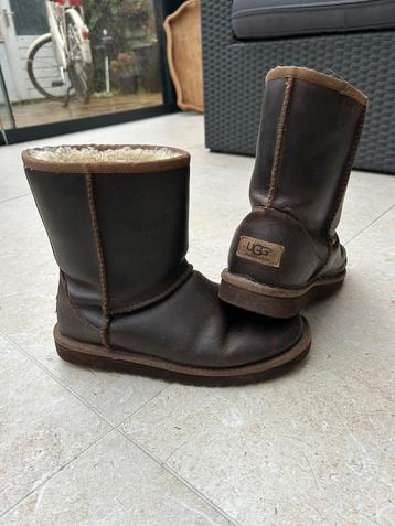 Uggs laarzen donker bruin waterdicht/afstotend maat 35/37