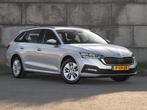 Skoda Octavia Combi 1.0 e-TSI Business Edition | Navi | CarP, Stof, Gebruikt, 23 km/l, Origineel Nederlands