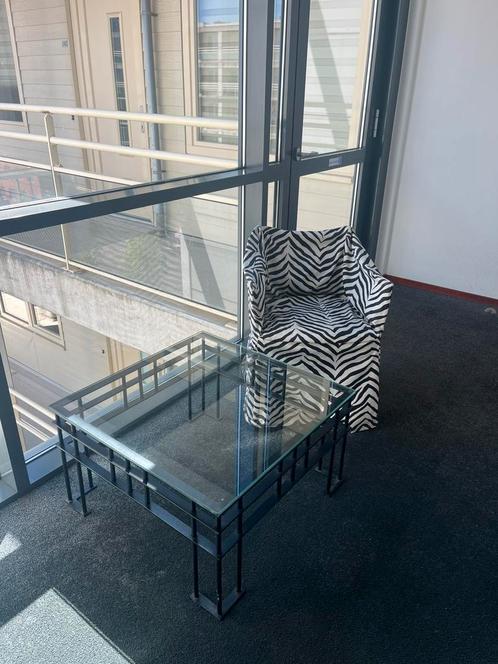 Unieke design salon/koffie tafel. Zwaar glas/ijzer. Mooi, Huis en Inrichting, Tafels | Salontafels, Zo goed als nieuw, Minder dan 50 cm