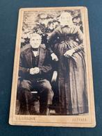 cdv carte de visite klederdracht J C Reesinck Zutphen foto, Verzamelen, Verzenden, Foto, Klederdracht, Zo goed als nieuw