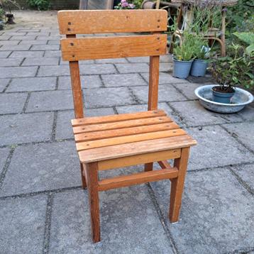 Klein vintage stoeltje  beschikbaar voor biedingen