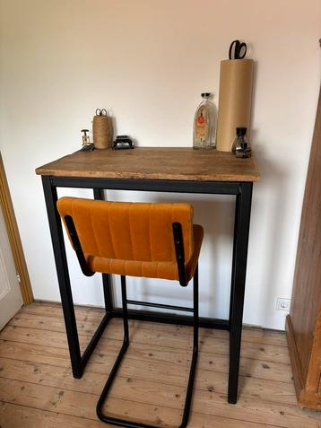 Industrieel bureau beschikbaar voor biedingen