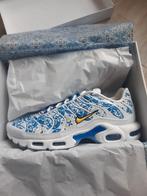 Nike Air Max Plus Lisboa (45), Kleding | Heren, Schoenen, Wit, Nike, Nieuw, Ophalen of Verzenden