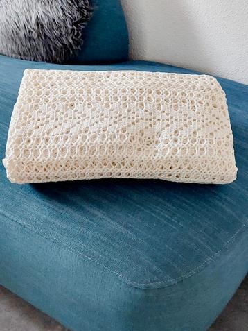 Witte hand gehaakte sprei, grandfouilaar,woondeken.  beschikbaar voor biedingen