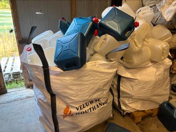 Partij verkoop jerrycans beschikbaar voor biedingen