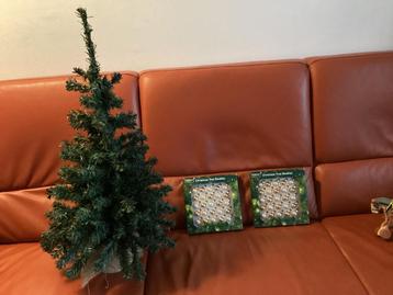 Kerstboom + 2 doosjes gouden balletjes € 12,50. beschikbaar voor biedingen