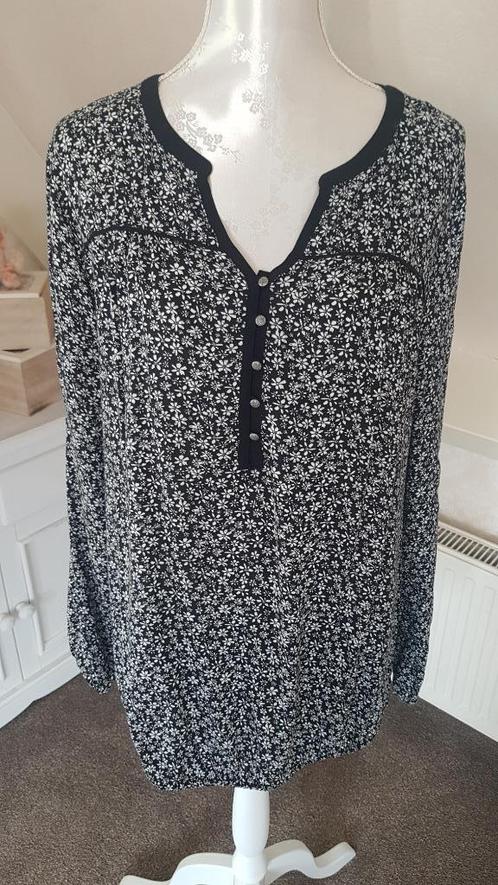 Zwart/wit gebloemde damesblouse maat 48, Kleding | Dames, Blouses en Tunieken, Zo goed als nieuw, Maat 46/48 (XL) of groter, Zwart