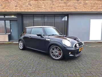 Mini Cooper S 1.6 16V | PANO | LEDER | XENON |  beschikbaar voor biedingen