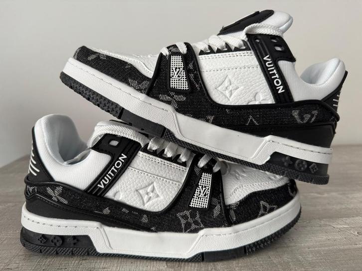 Louis Vuitton sneaker zwart en blauw, Kleding | Heren, Schoenen, Nieuw, Zwart, Ophalen of Verzenden