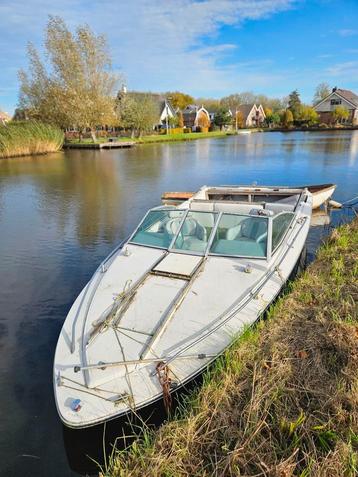 Sea Ray Speedboot opknapper zonder inboard motor en trailer beschikbaar voor biedingen