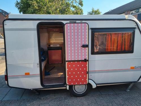 Te koop rapido caravan!, Caravans en Kamperen, Caravans, Particulier, tot en met 4, 500 - 750 kg, Treinzit, Luifel, Ophalen