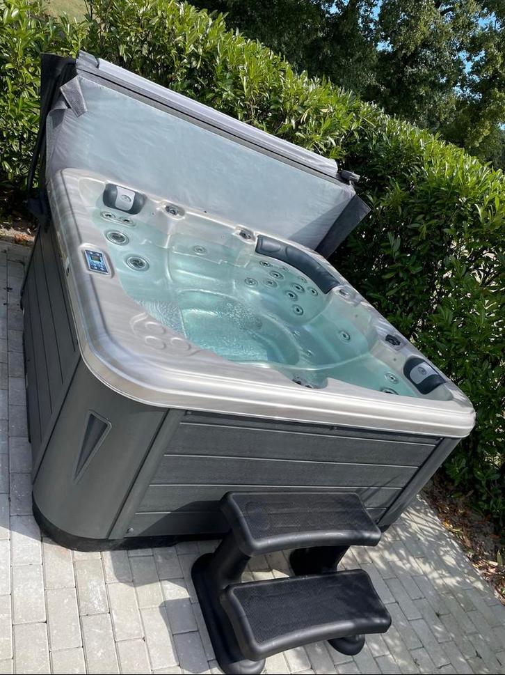 Luxe Jacuzzi / spa voor 5 personen, Tuin en Terras, Bubbelbaden en Hottubs, Filter, Ophalen