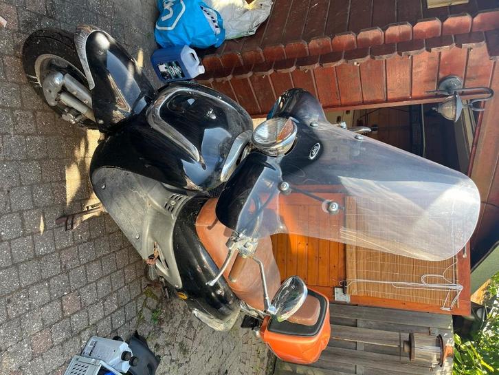 Opknap scooter. Rijd niet!, Fietsen en Brommers, Snorfietsen en Snorscooters, Gebruikt, Overige merken, Benzine, Ophalen