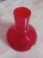 Te koop rode glazen vaas hoogte 30 cm, Minder dan 50 cm, Glas, Ophalen of Verzenden, Zo goed als nieuw
