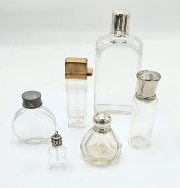 6 Parfum Flesjes
Waaronder met zilveren dop
 beschikbaar voor biedingen