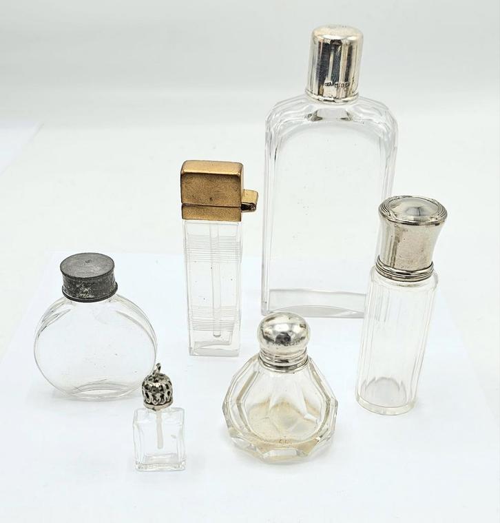 6 Parfum Flesjes
Waaronder met zilveren dop, Verzamelen, Parfumverzamelingen, Zo goed als nieuw, Parfumfles, Verzenden