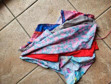 Rekbare boekenkaften beschikbaar voor biedingen