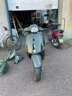 Vespa sprint 80cc met diefstalschade, Fietsen en Brommers, Scooters | Vespa, Gebruikt, Overige modellen, Maximaal 45 km/u, Ophalen of Verzenden