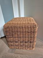 Rieten poef (kubus), Huis en Inrichting, Banken | Voetenbanken en Poefen, Minder dan 50 cm, Gebruikt, Rond, Minder dan 50 cm