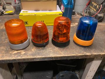 zwaailamp 3x en flitslamp 1x bosch en hella allemaal goed beschikbaar voor biedingen