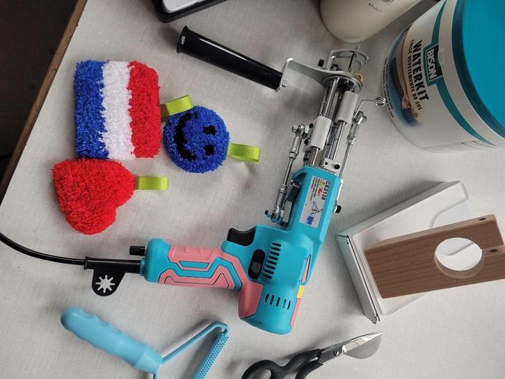 Tuftgun met toebehoren, Hobby en Vrije tijd, Knutselen, Zo goed als nieuw, Gereedschap of Toebehoren, Ophalen