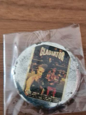 F 230 Gladiator Film Button  beschikbaar voor biedingen