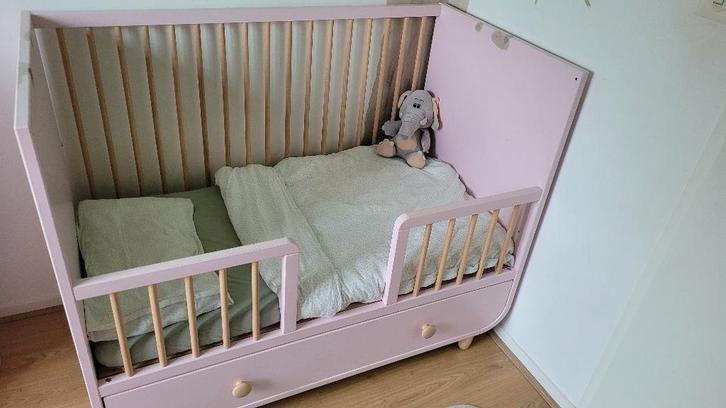 IKEA Myllra babybed/peuterbed en Myllra commode, Kinderen en Baby's, Kinderkamer | Complete kinderkamers, Gebruikt, Meisje, Ophalen