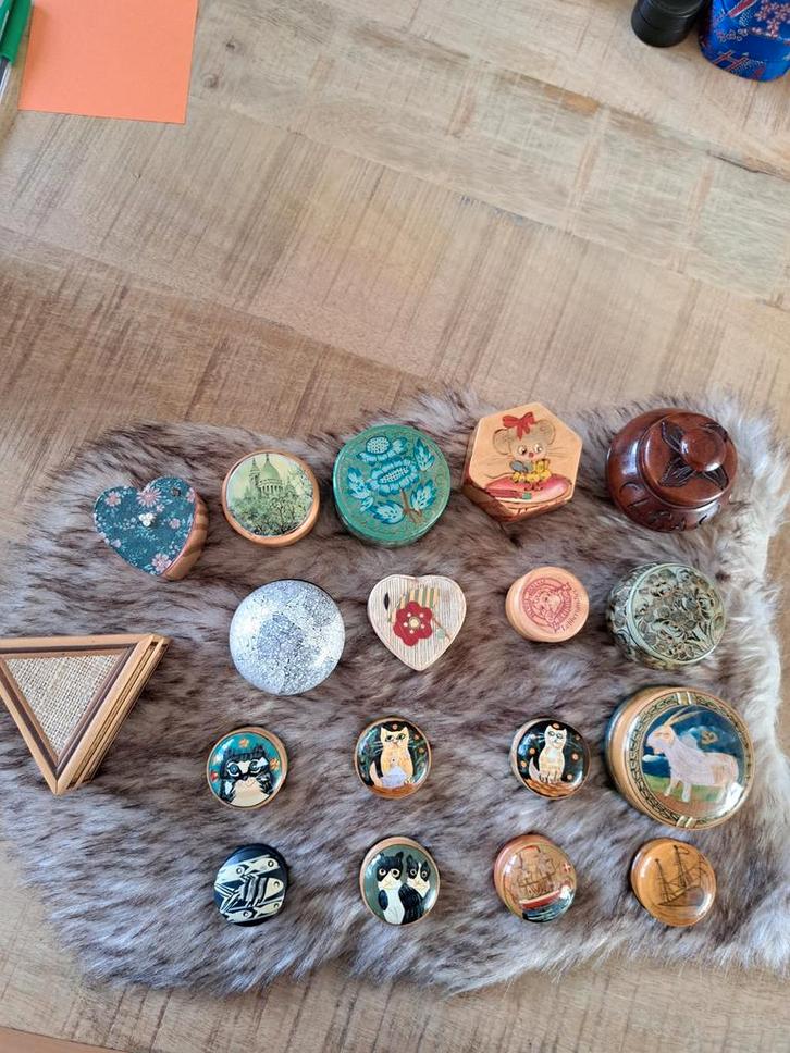 18 Houten Sierradendoosjes/Pillendoosjes, Antiek en Kunst, Curiosa en Brocante, Ophalen of Verzenden