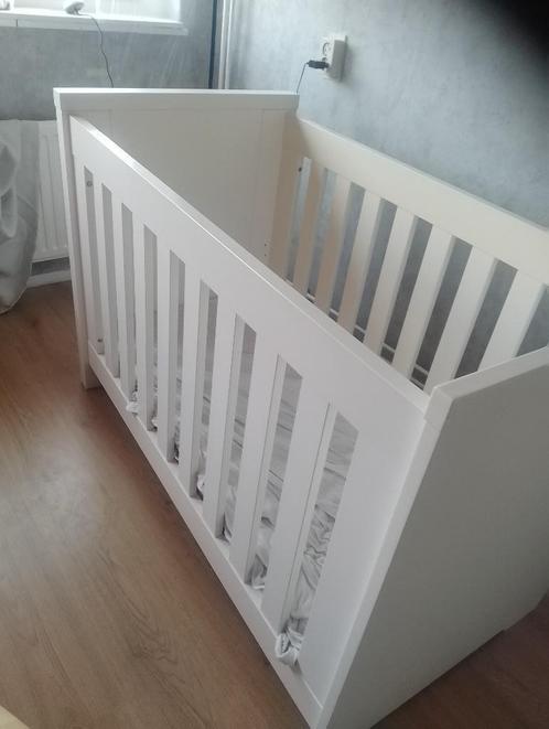 Baby bedje met klamboe en eierdop matras, Kinderen en Baby's, Kinderkamer | Bedden, Zo goed als nieuw, Minder dan 140 cm, 70 tot 85 cm