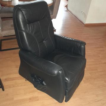 Leren relaxstoel relaxfauteuil electrische bediening  beschikbaar voor biedingen