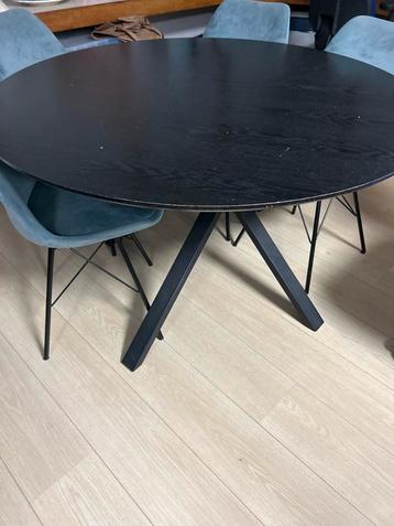 Ronde zwarte eettafel met stoelen 6x beschikbaar voor biedingen