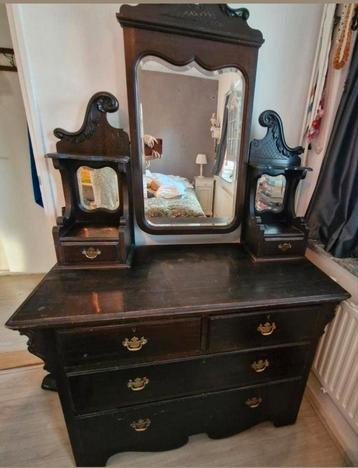 Kaptafel met facetgeslepen spiegel  beschikbaar voor biedingen