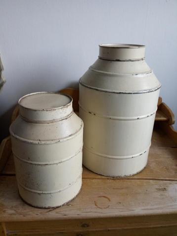 Voorraadblikken antiek crème igst beschikbaar voor biedingen