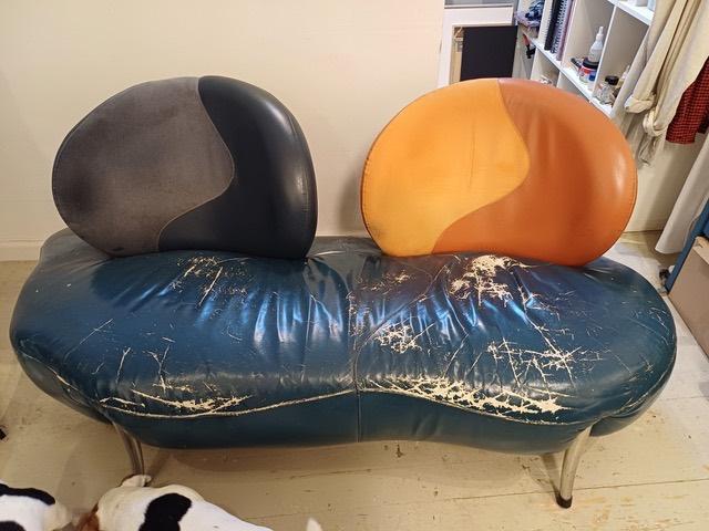 " Pallone" design bankje, Huis en Inrichting, Banken | Sofa's en Chaises Longues, Gebruikt, Tweepersoons, 150 tot 200 cm, 75 tot 100 cm