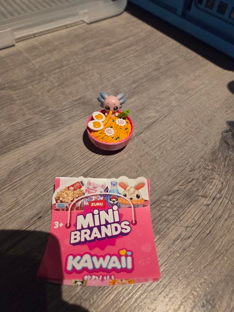 Zuru Mini Brands Kawaii - Axolotl Noodles, Verzamelen, Poppetjes en Figuurtjes, Verzenden, Zo goed als nieuw