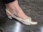 Beige Pumps met Gouden Neus - Maat 41, Kleding | Dames, Schoenen, Verzenden, Zo goed als nieuw, Beige, Pumps