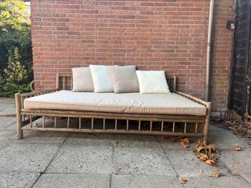 Bamboo daybed -buitenbed -loungeset. Incl. matras en kussens beschikbaar voor biedingen