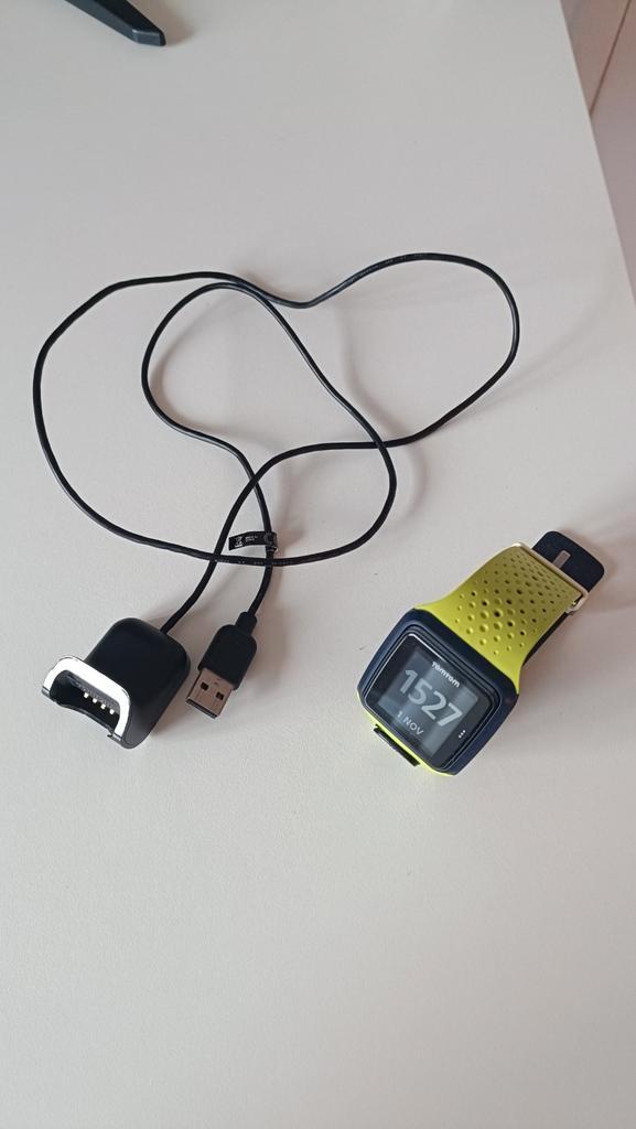 TomTom Runnerwatch - Model 8RS00, Sport en Fitness, Hartslagmeters, Gebruikt, Overige merken, Waterdicht, Met loopsnelheid, Ophalen