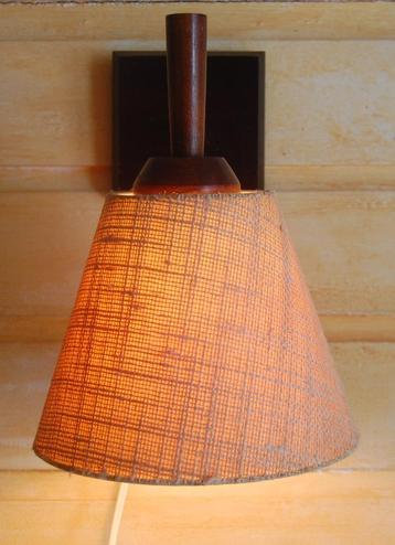 Leuk Seventies wandlampje met "Rouwfase" stoffen kap beschikbaar voor biedingen