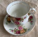 Vintage Porseleinen Kop en Schotel met Rozen, Huis en Inrichting, Keuken | Servies, Ophalen of Verzenden, Zo goed als nieuw