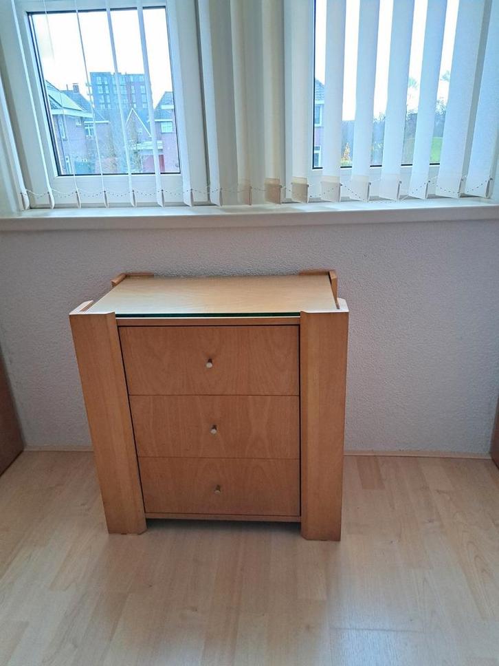 PER DIRECT! beuken ladekast,3 lades met glasplaat 1 cm dik., Huis en Inrichting, Kasten | Ladekasten, Zo goed als nieuw, Minder dan 100 cm