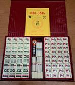 Mahjong Mahjongg - rode koffer - kunststof stenen, Hobby en Vrije tijd, Gezelschapsspellen | Bordspellen, Ophalen of Verzenden