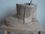 Nieuwe zand beige half hoge "UGG's". Maat 37., Hoge laarzen, Beige, Nieuw, Ophalen of Verzenden