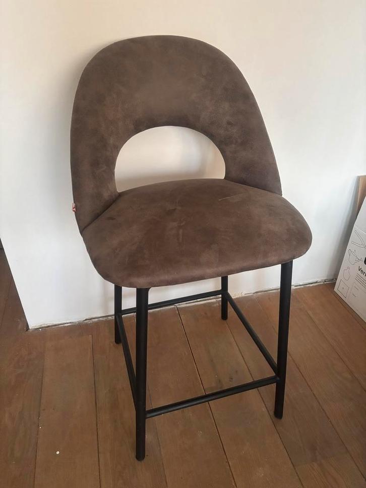 Extra barkruk nodig voor gezellige winteravond met vrienden?, Huis en Inrichting, Barkrukken, Zo goed als nieuw, 60 tot 90 cm